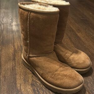 Uggs - Girls Ugg boots 
Cozy Tan Shearling Boots
